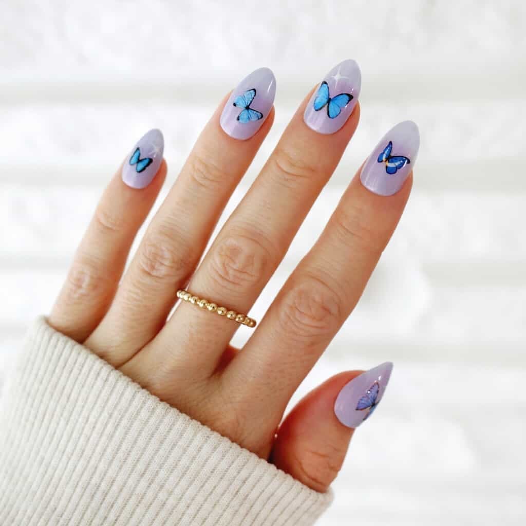 Short Oval Nails With Minimalist Line Art — Cute Nail Extensions
