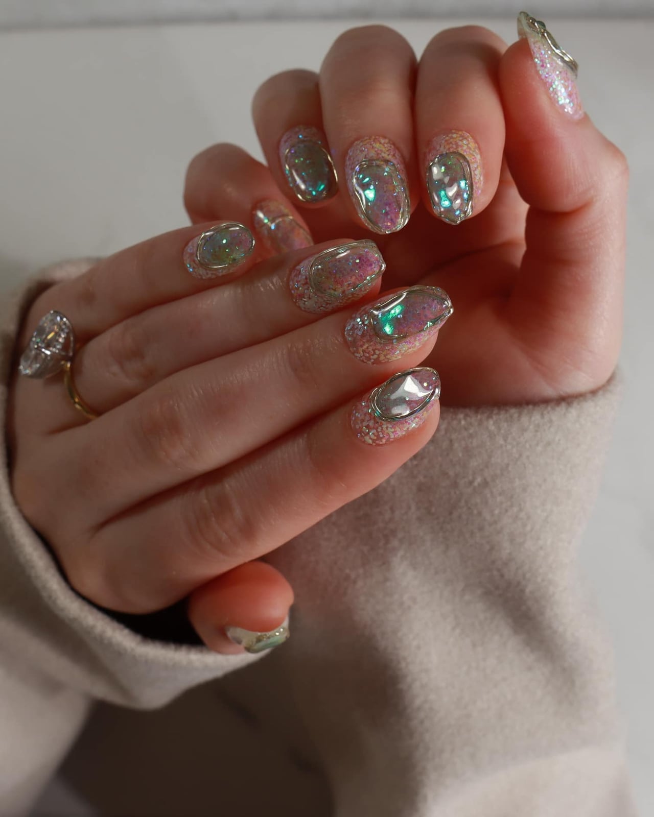 Medium Oval Nails With Bold Chrome Accents — Cute Nail Extensions