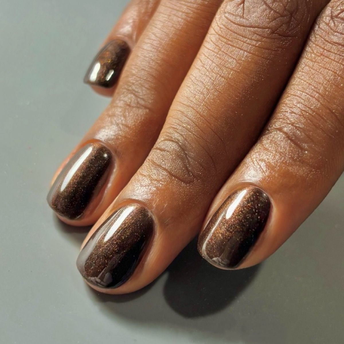 Deep Brown Cat Eye Short Oval Nails — Cute Tan Nails