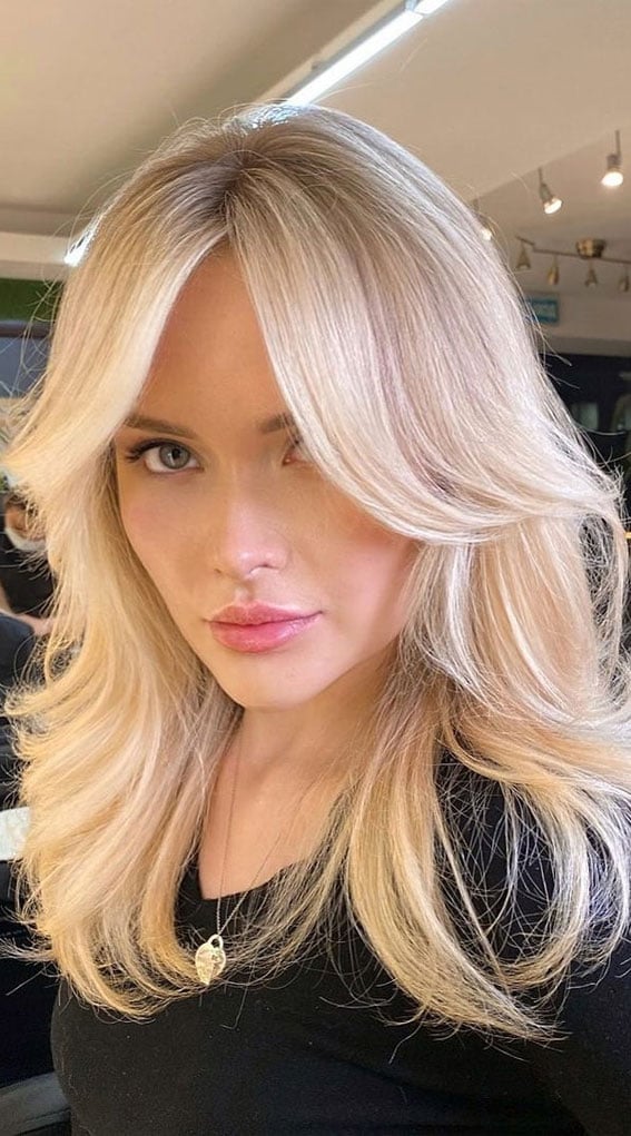 Collarbone Blonde With Soft Waves And Side Part Collarbone Blonde With Soft Waves And Side Part — Cute Ways to Style Curtain Bangs