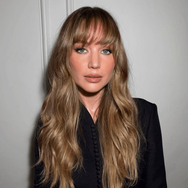 Shoulder Ash Blonde With Loose Blowout Shoulder Ash Blonde With Loose Blowout — Cute Ways to Style Curtain Bangs