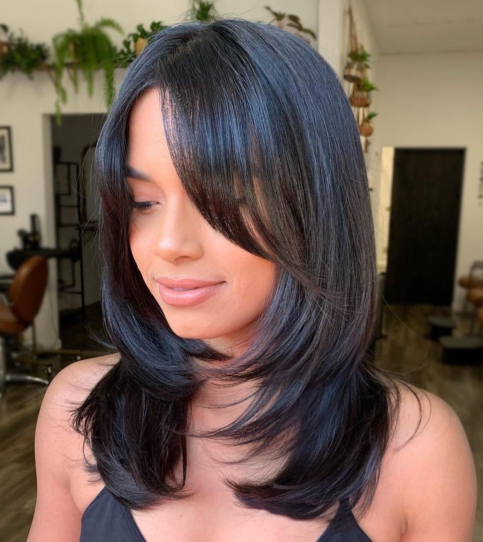 Layered Dark Brown Lob With Side Swept Bangs Layered Dark Brown Lob With Side Swept Bangs — Cute Ways to Style Curtain Bangs