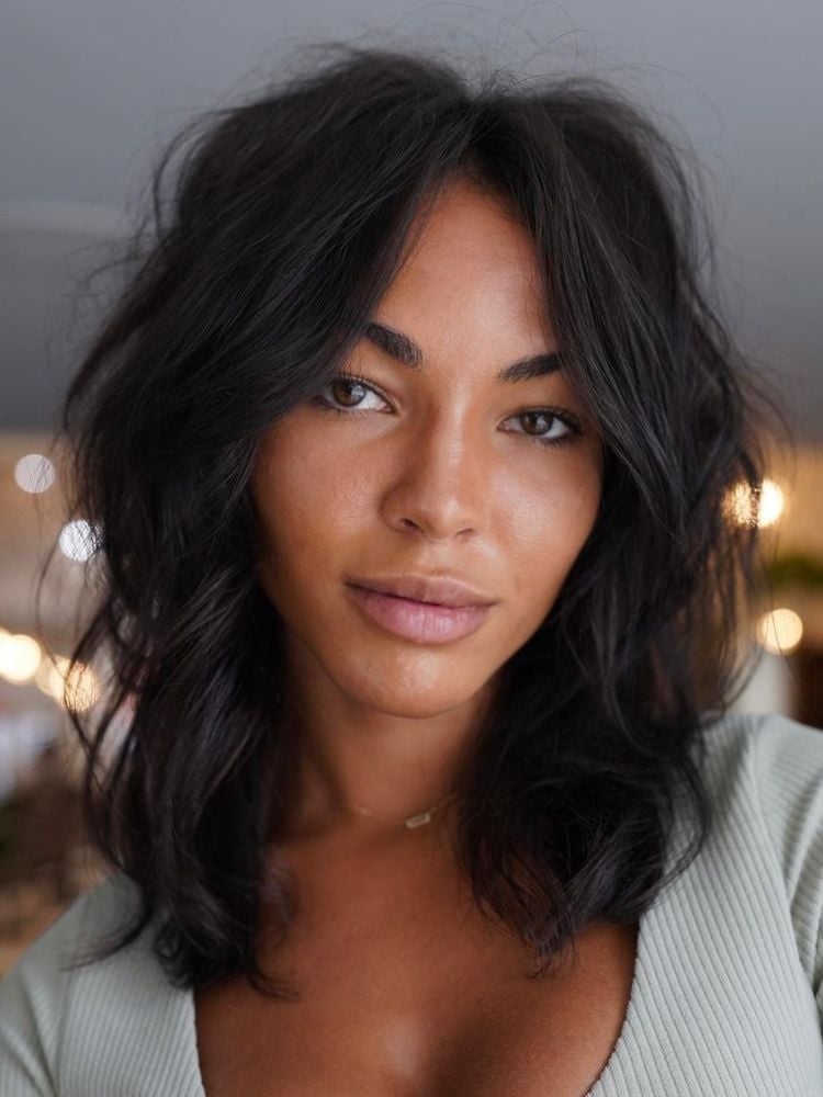 Shag Cut Shoulder Length With Textured Bangs Shag Cut Shoulder Length With Textured Bangs — Cute Ways to Style Curtain Bangs
