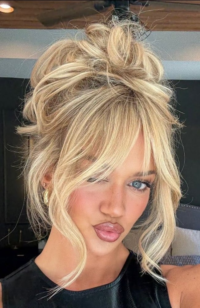 Thick Shoulder Length With Face-Framing Layers, Close-Up Take Thick Shoulder Length With Face-Framing Layers, Close-Up Take — Cute Ways to Style Curtain Bangs