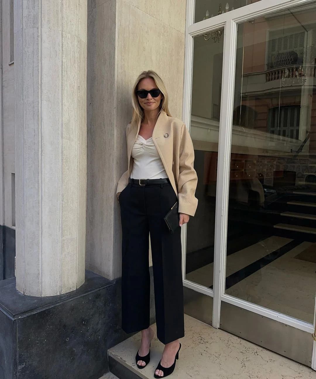 Wide-Leg Trousers with Oversized Beige Blazer Wide-Leg Trousers with Oversized Beige Blazer — Elegant Feminine Outfits