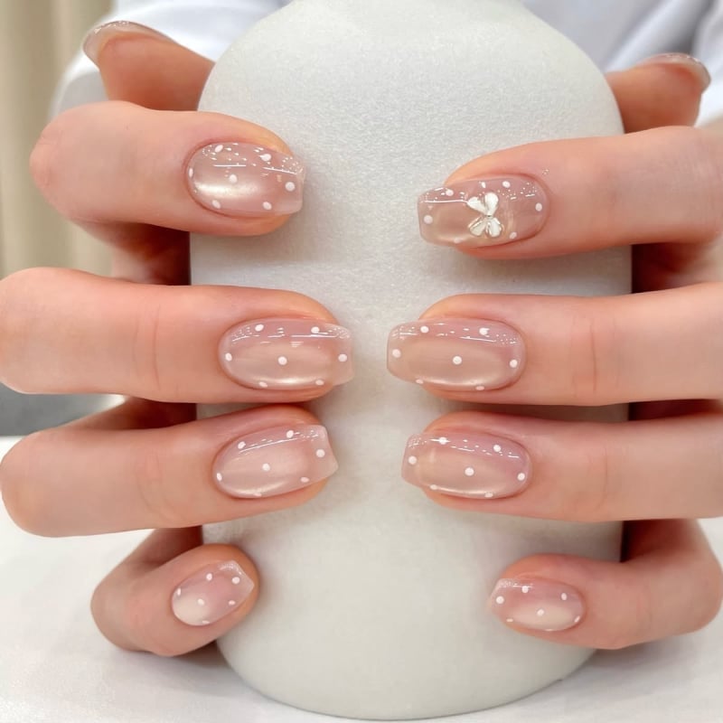Short Square Nude With White Polka Dots And Bow Short Square Nude With White Polka Dots And Bow — Elegant Korean Nail Art
