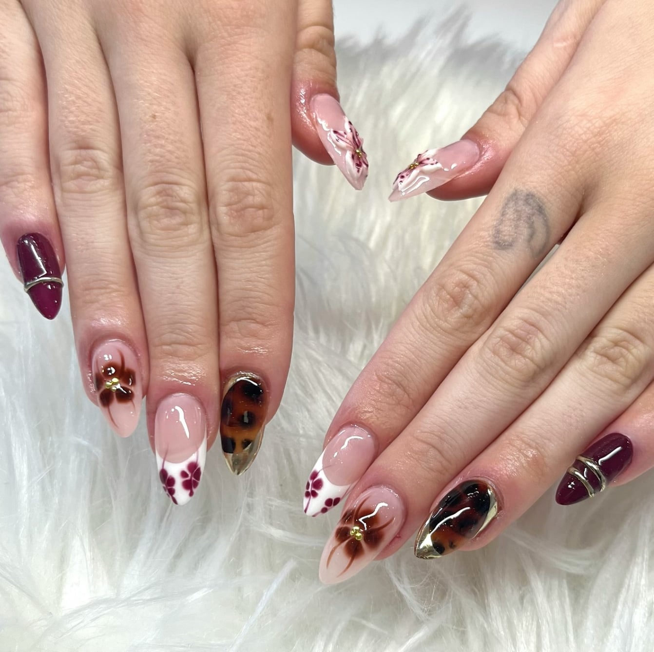 Long Almond Nude Pink With Minimalist Gold Accents and Glossy Long Almond Nude Pink With Minimalist Gold Accents and Glossy — Elegant Korean Nail Art