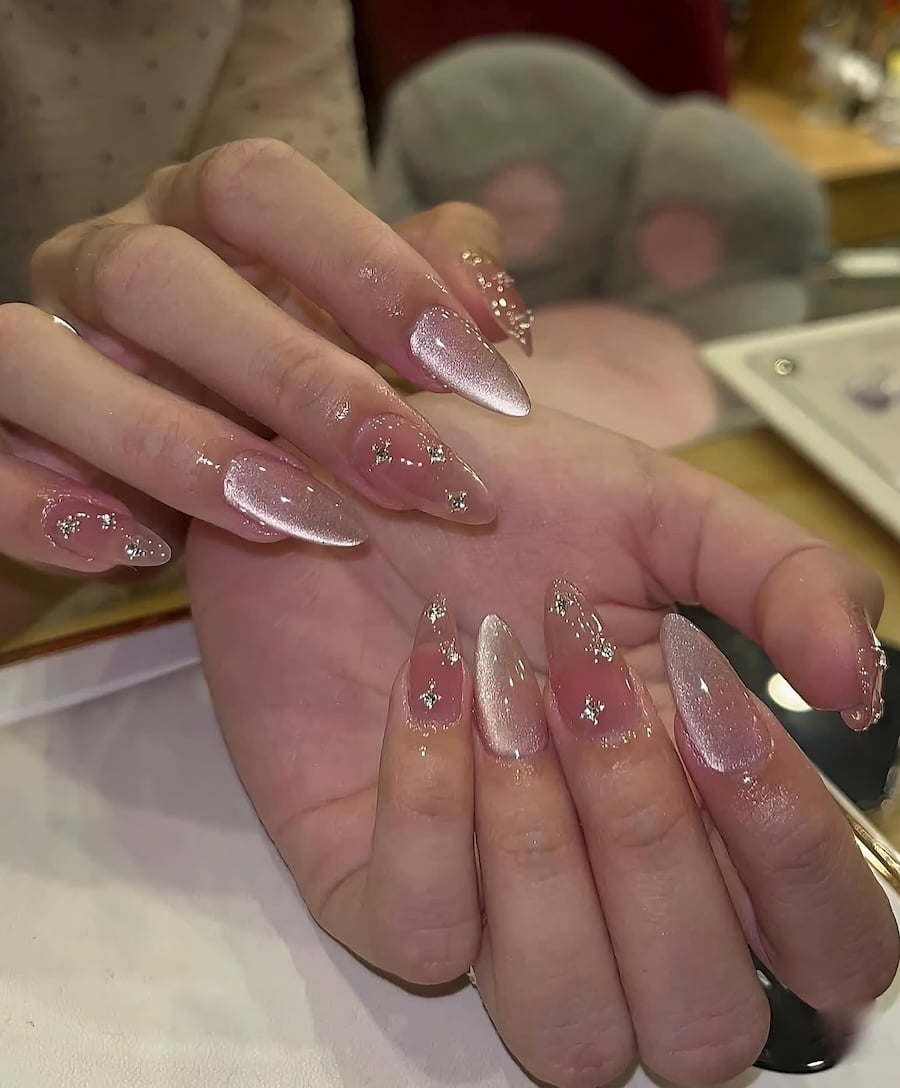 Short Almond Shimmer Cat-Eye Nails Short Almond Shimmer Cat-Eye Nails — Elegant Korean Nail Art