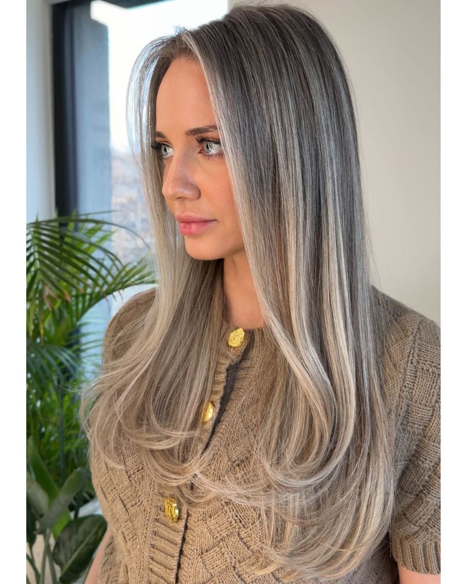 Long Layered Waves With Beige Blonde Gray Blend — Gray Blending