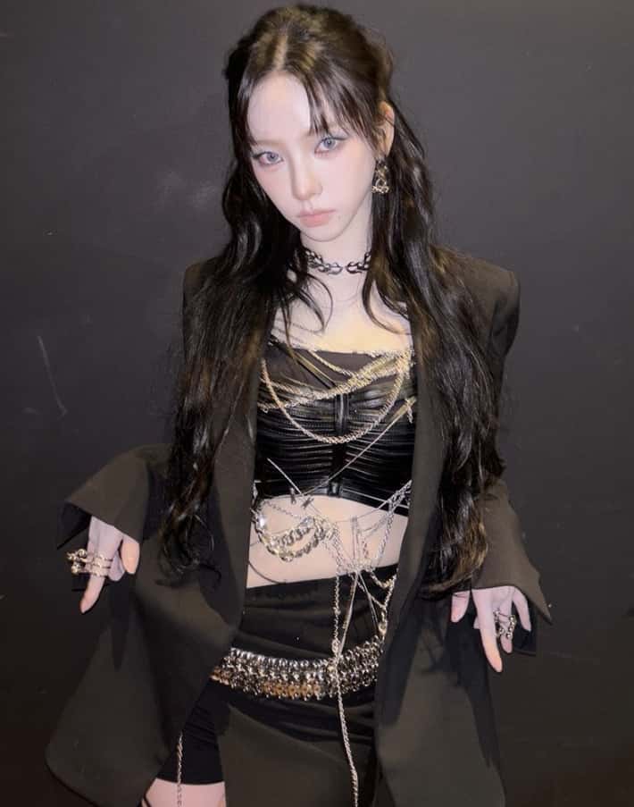 Chainmail Top and Blazer Combination Chainmail Top and Blazer Combination — K-pop Outfits