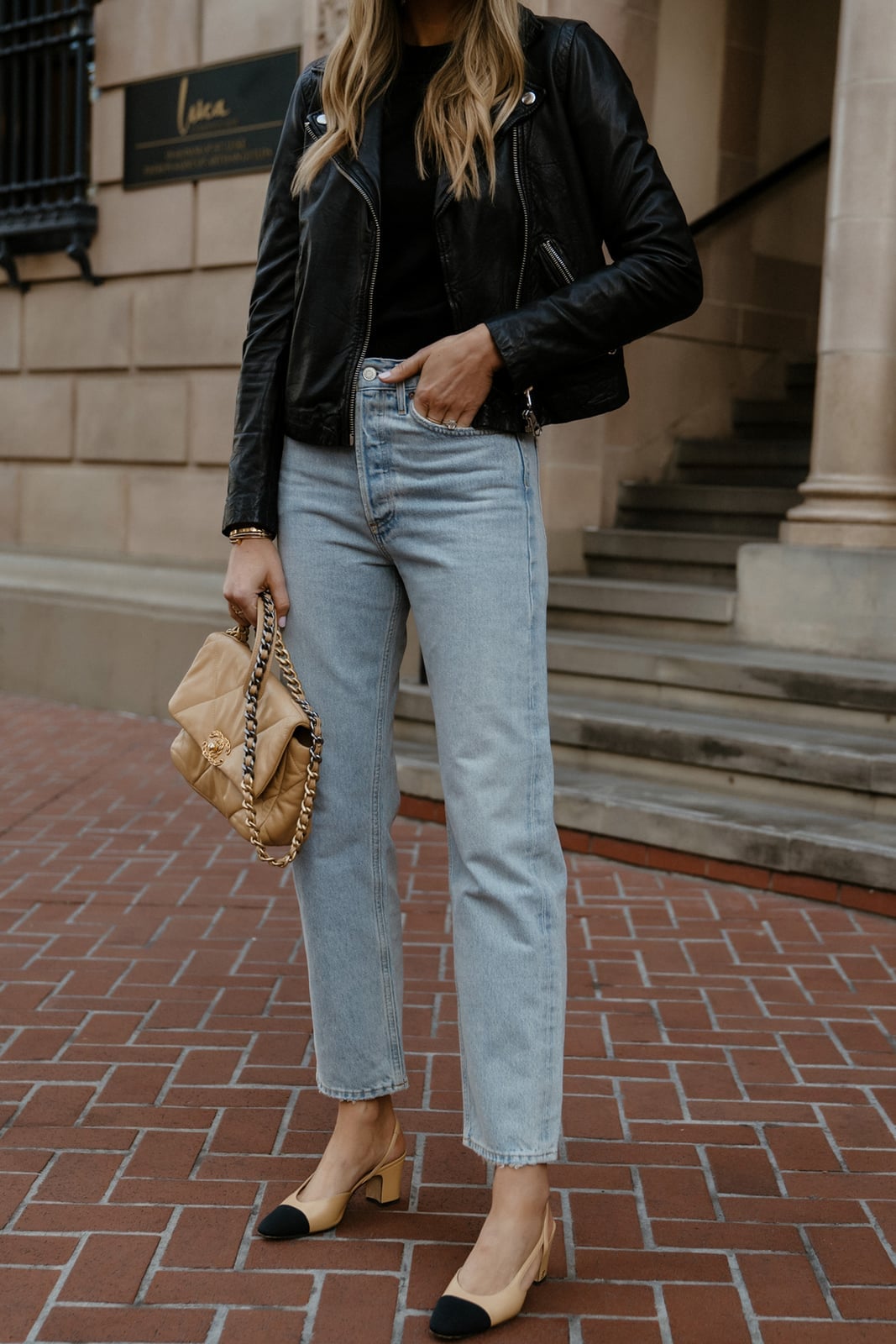 Fitted Jacket With Straight Jeans And Quilted Bag — Leather Jacket Outfits Women