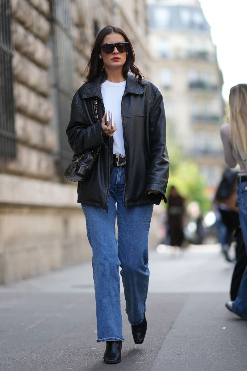 Leather Jacket With T-shirt And Straight Jeans — Leather Jacket Outfits Women