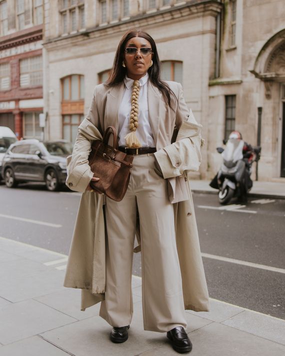 Oversized Beige Trench Coat City Ensemble — London Outfits