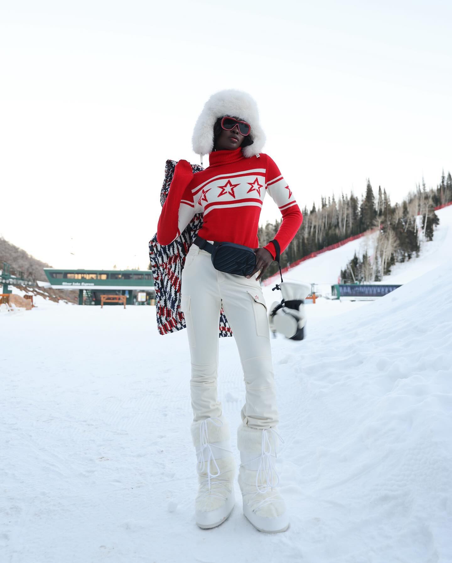 Winter Sports Aesthetic with Star Print Ski Sweater and White Pants — Moon Boots Outfits
