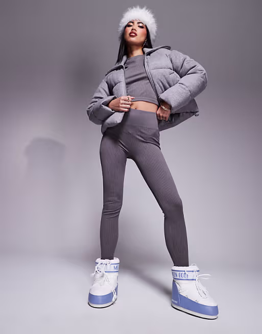 Casual Winter Comfort with Grey Set and White Blue Boots — Moon Boots Outfits