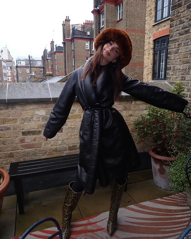 Edgy Statement: Brown Fur Hat with Leather Coat and Snakeskin Boots — Fur Hat Outfits
