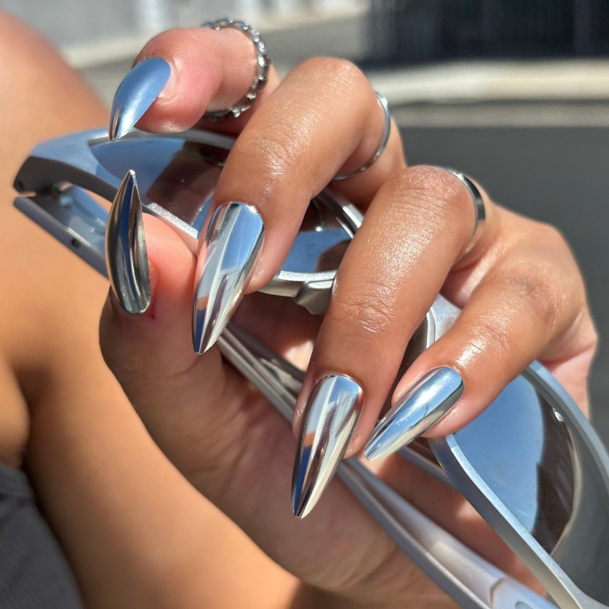 Mirror Chrome Silver Stiletto Nails — Metallic Nails