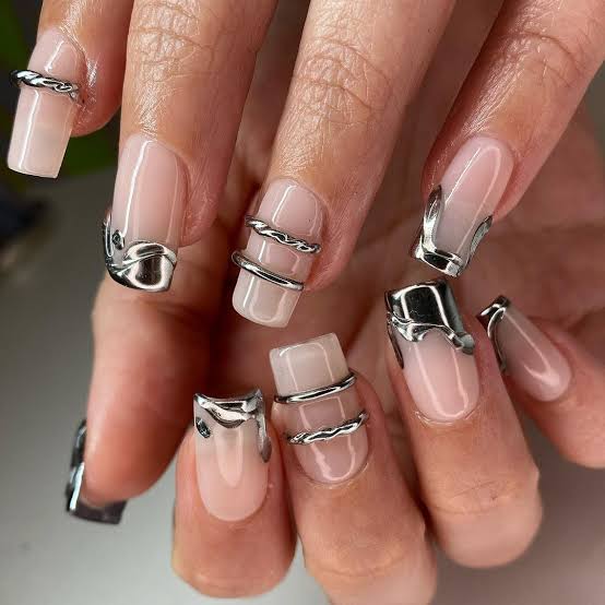 Gold Leaf Iridescent Medium Oval Nails — Metallic Nails