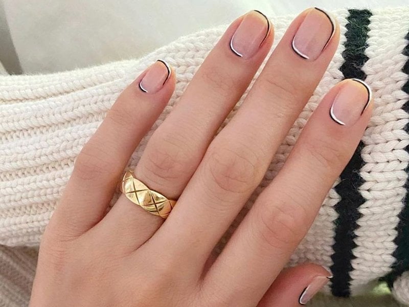Outline Art Short Square Nails — Minimalist Nails