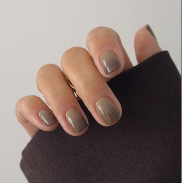 Brown to Beige Gradient Short Square Nails — Minimalist Nails