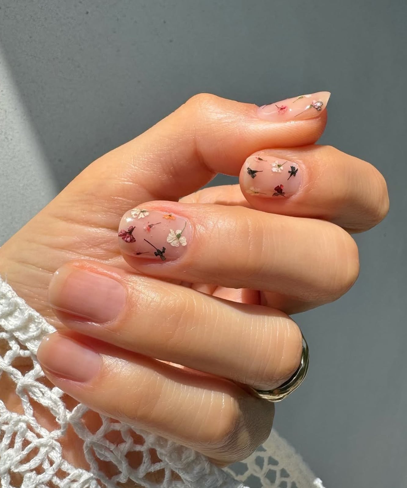 Embedded Flowers Short Natural Nails — Minimalist Nails