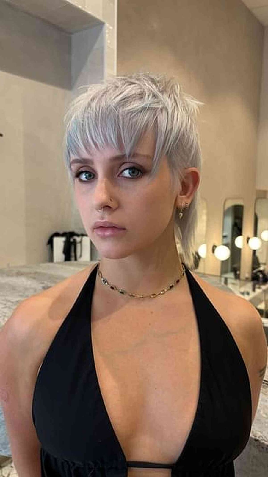 Edgy Platinum Mullet With Short Bangs Edgy Platinum Mullet With Short Bangs — Mullet Hairstyles