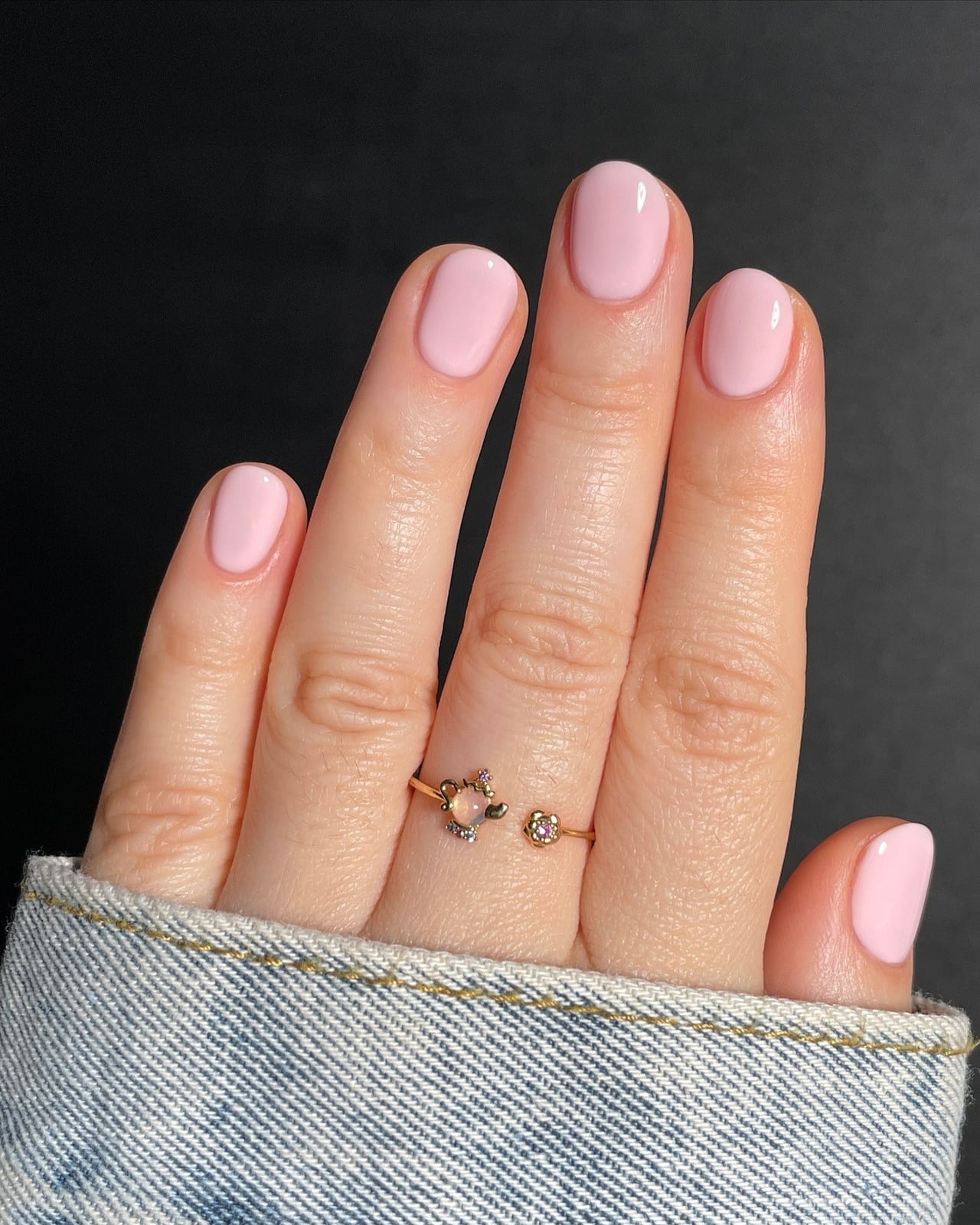 Light Pink Glossy Short Oval Nails — One Color Nails