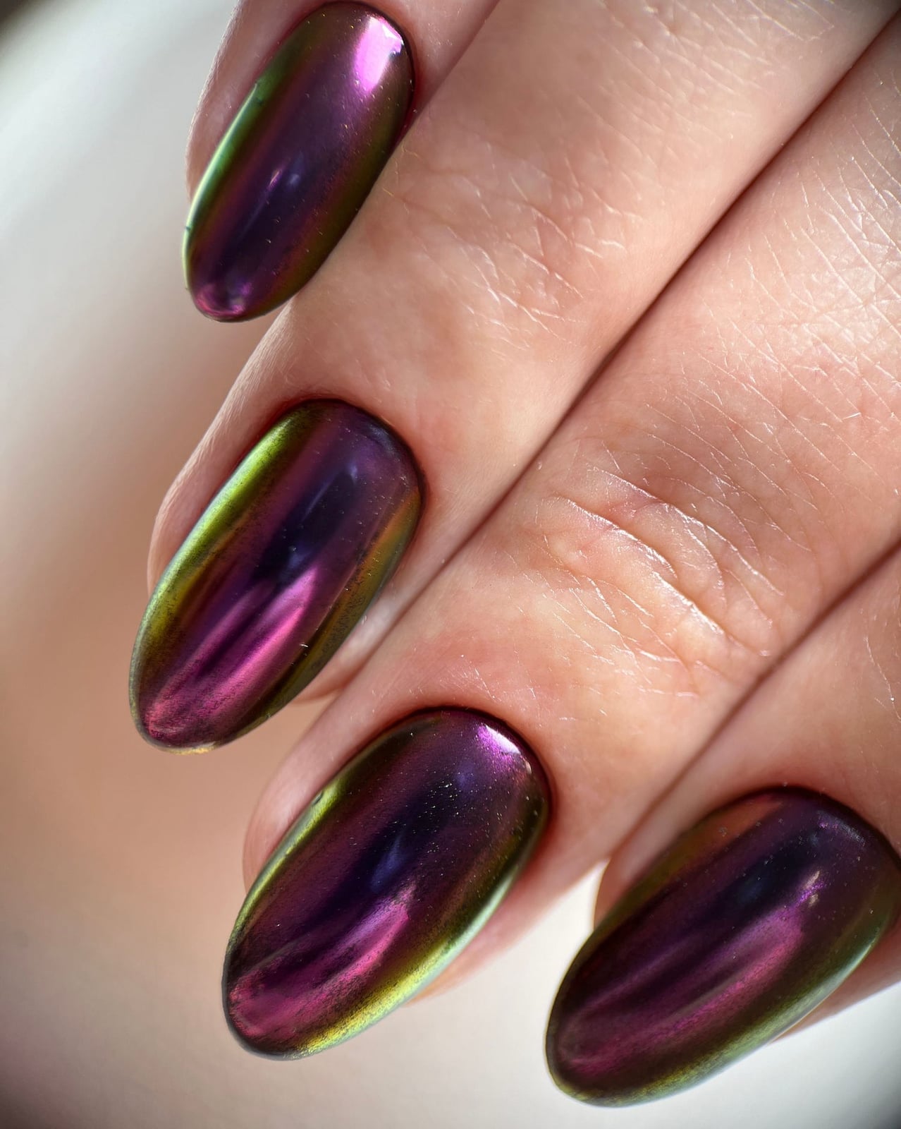 Multichrome Cat Eye Medium Oval Nails — One Color Nails