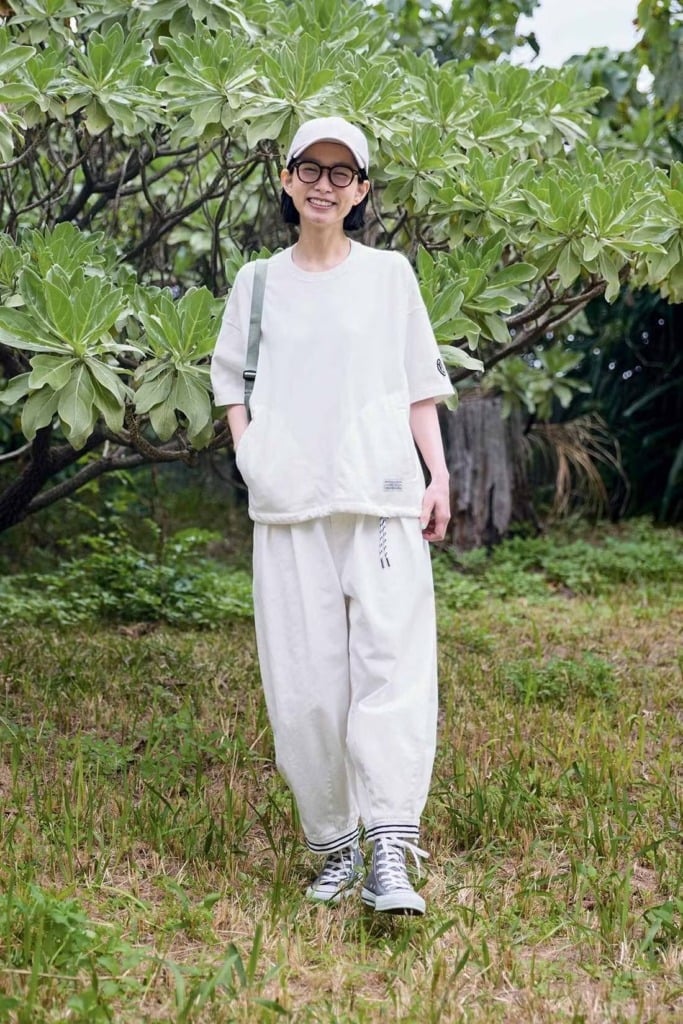 Casual Outdoor Outfit With All White Layers