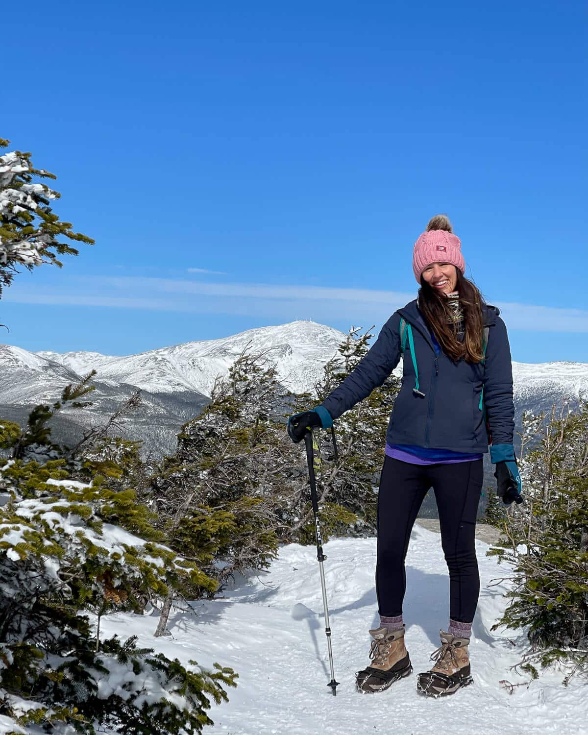 Winter Hiking Gear With Dark Jacket And Beanie — Outdoor Outfit