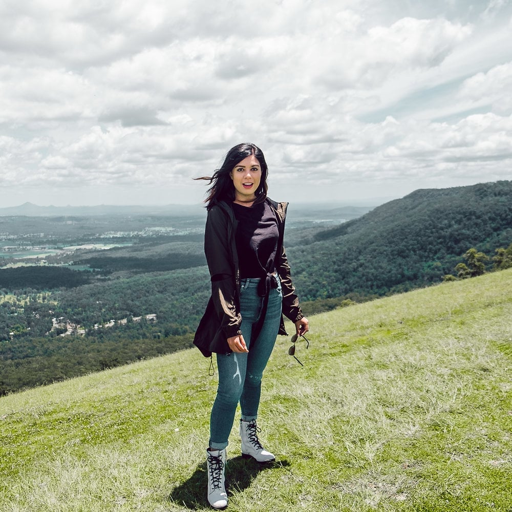 Hiking Outfit With Dark Jacket And White Boots — Outdoor Outfit