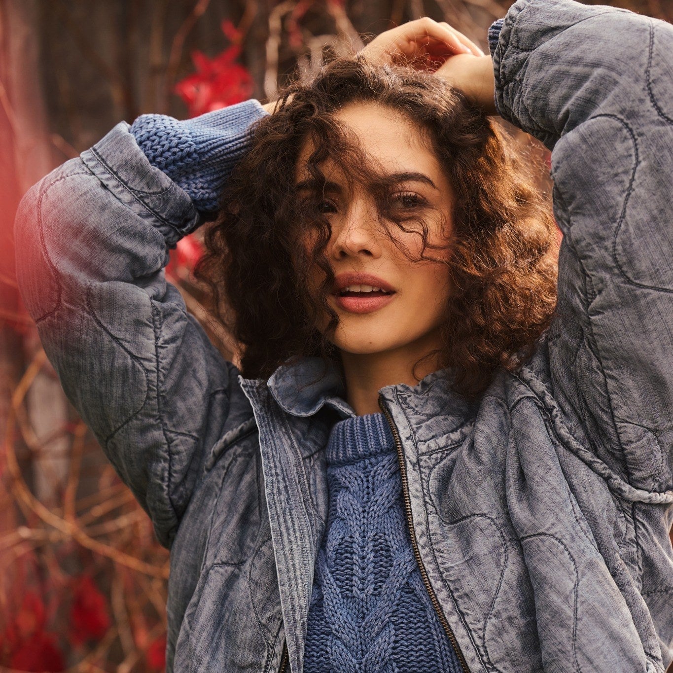 Casual Outdoor Outfit With Gray Quilted Jacket, Denim-Like Fabric