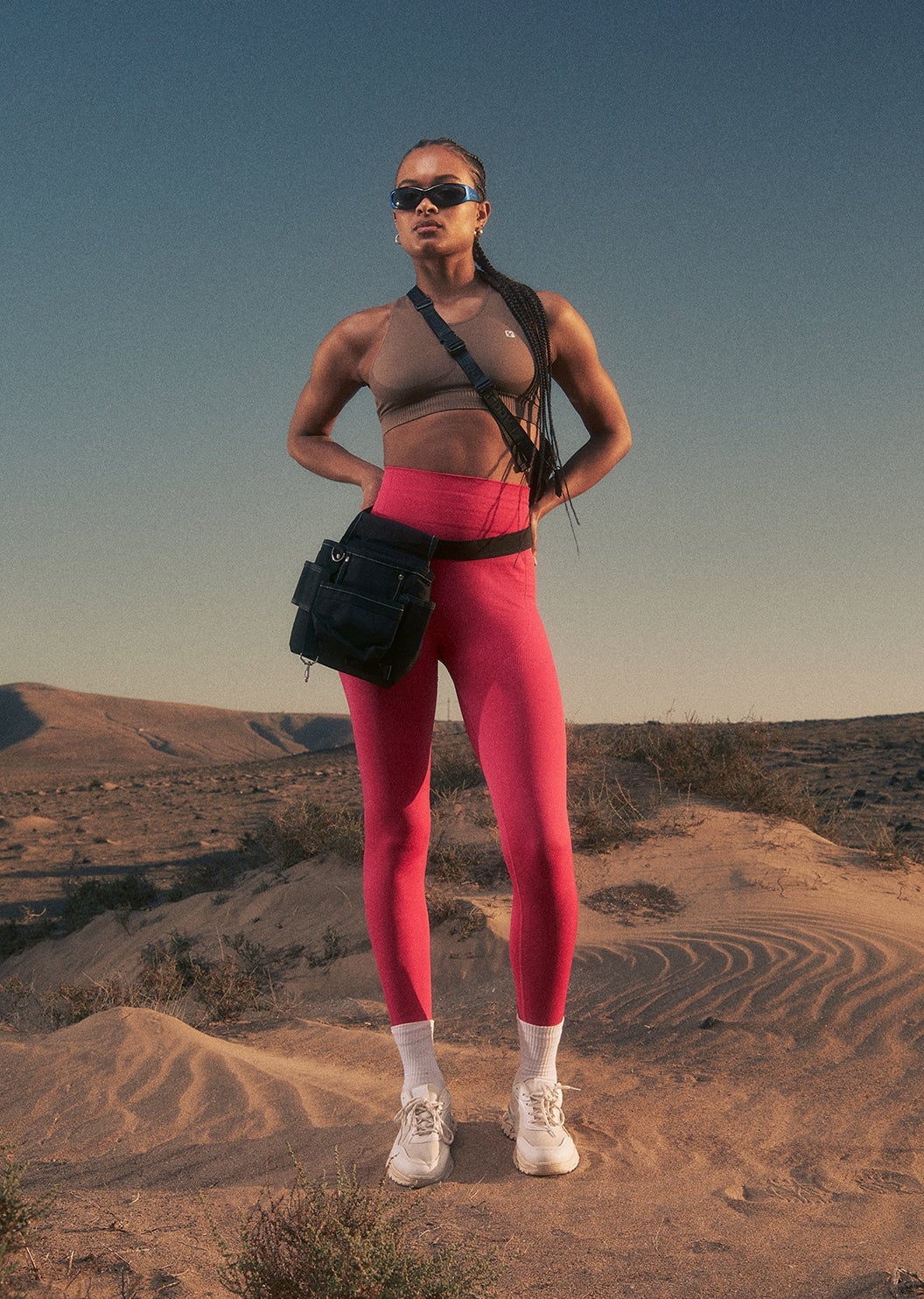 Athletic Outdoor Activity Outfit With Hot Pink Leggings — Outdoor Outfit