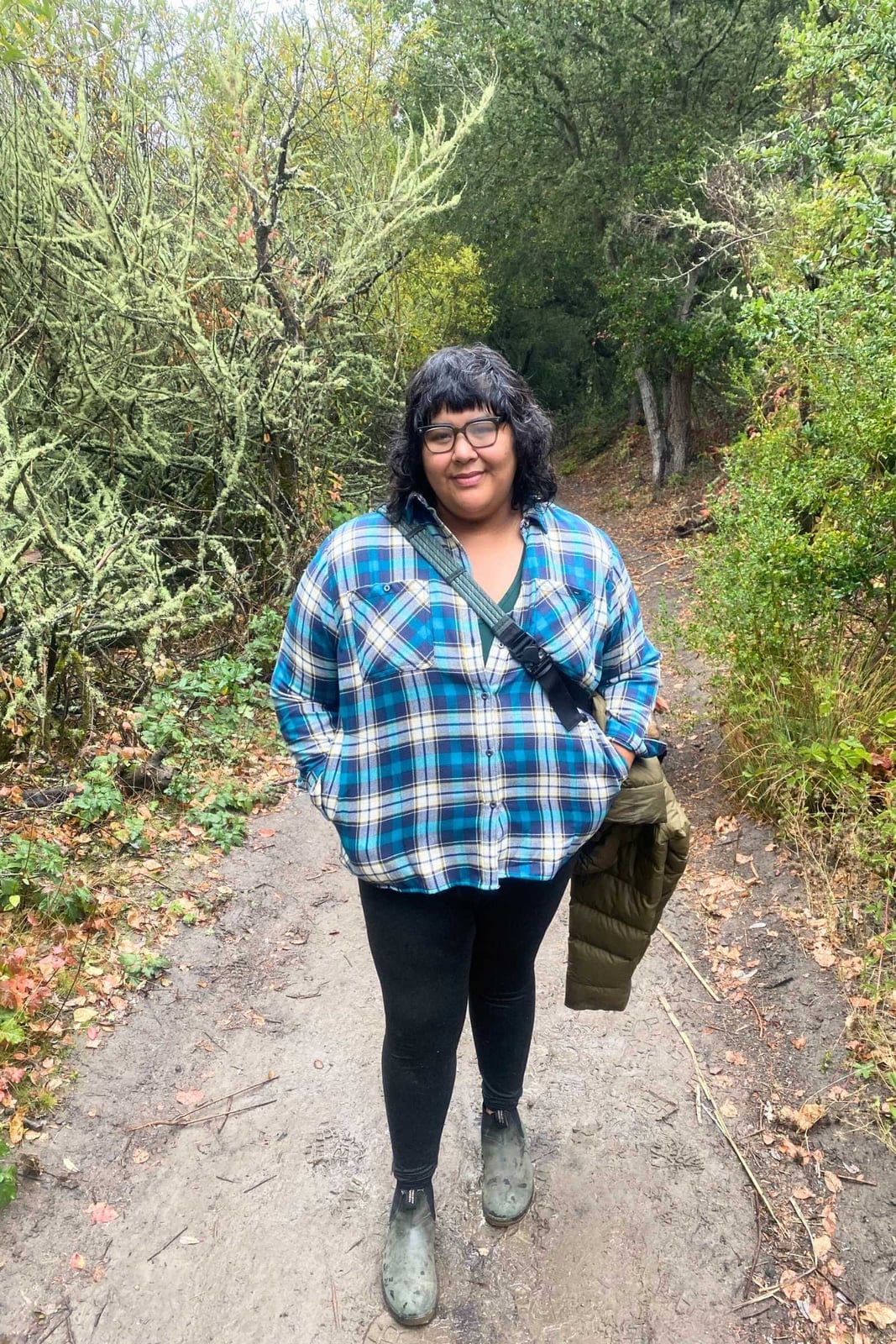 Forest Walking Outfit With Plaid Flannel And Rain Boots — Outdoor Outfit