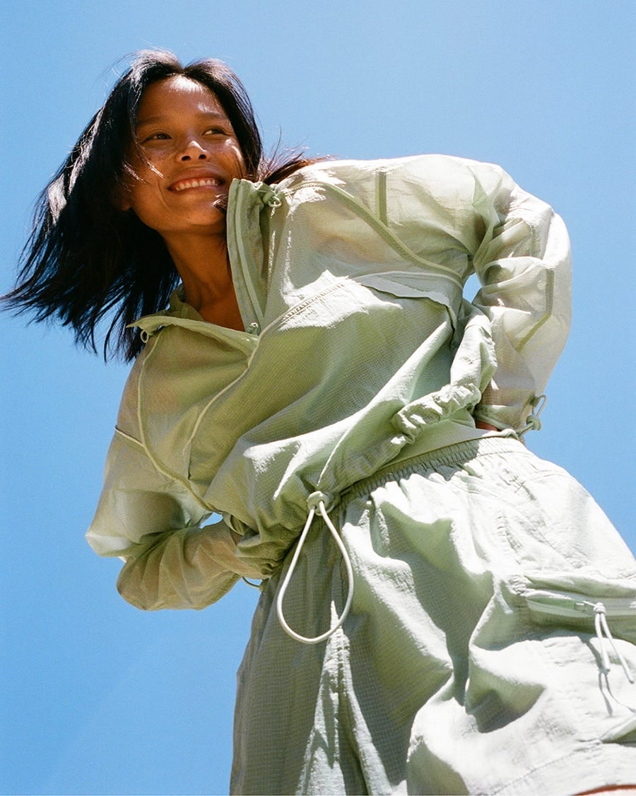 Sporty Outdoor Activity Look With Sheer Technical Jacket — Outdoor Outfit
