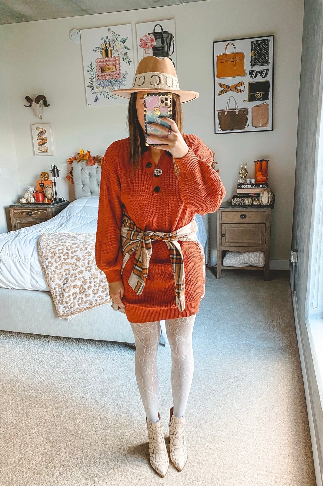 Patterned white tights with a knit mini dress — Outfits with Tights