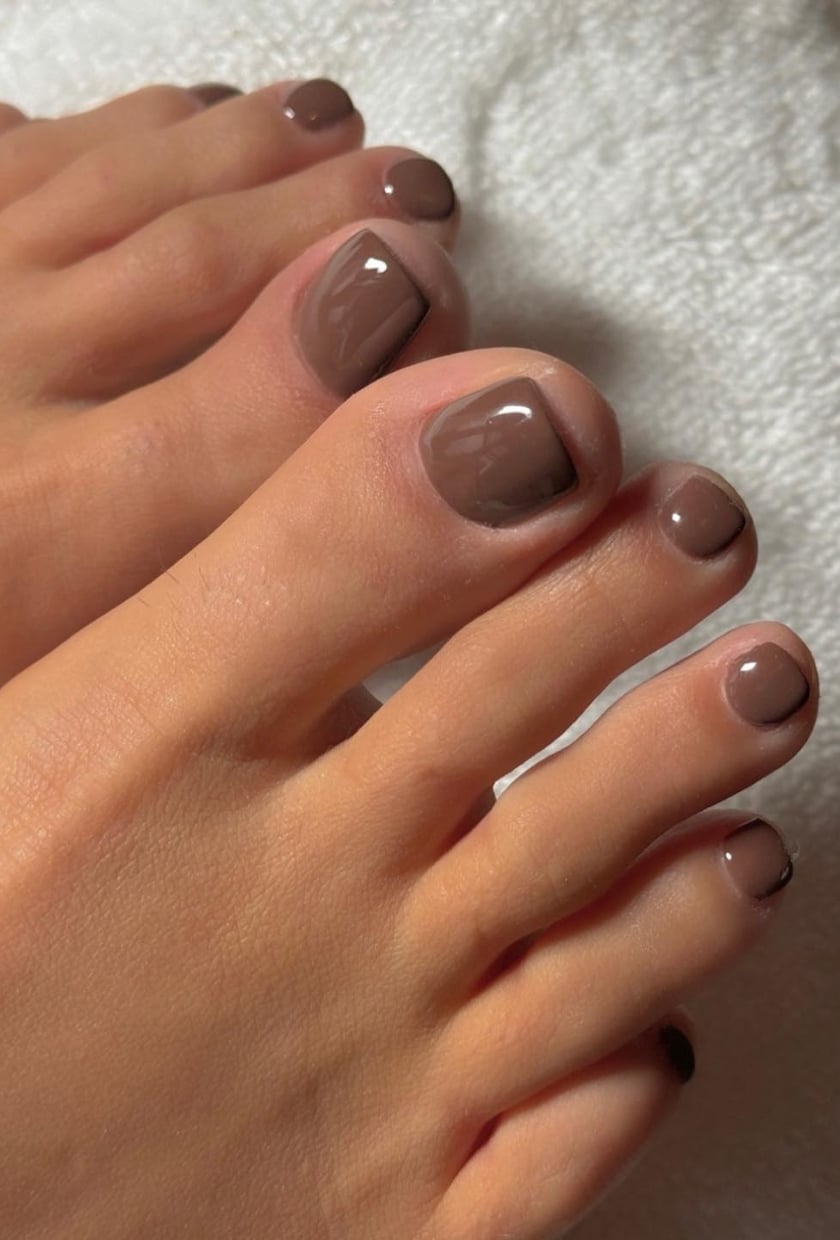 Warm Taupe Glossy Rounded Short Toes — Pedicure Nails