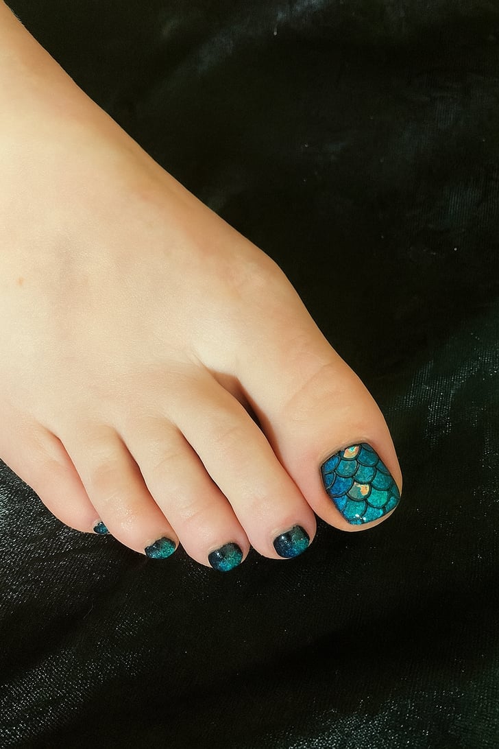 Glossy Black Silver Glitter Accent Short Square — Pedicure Nails