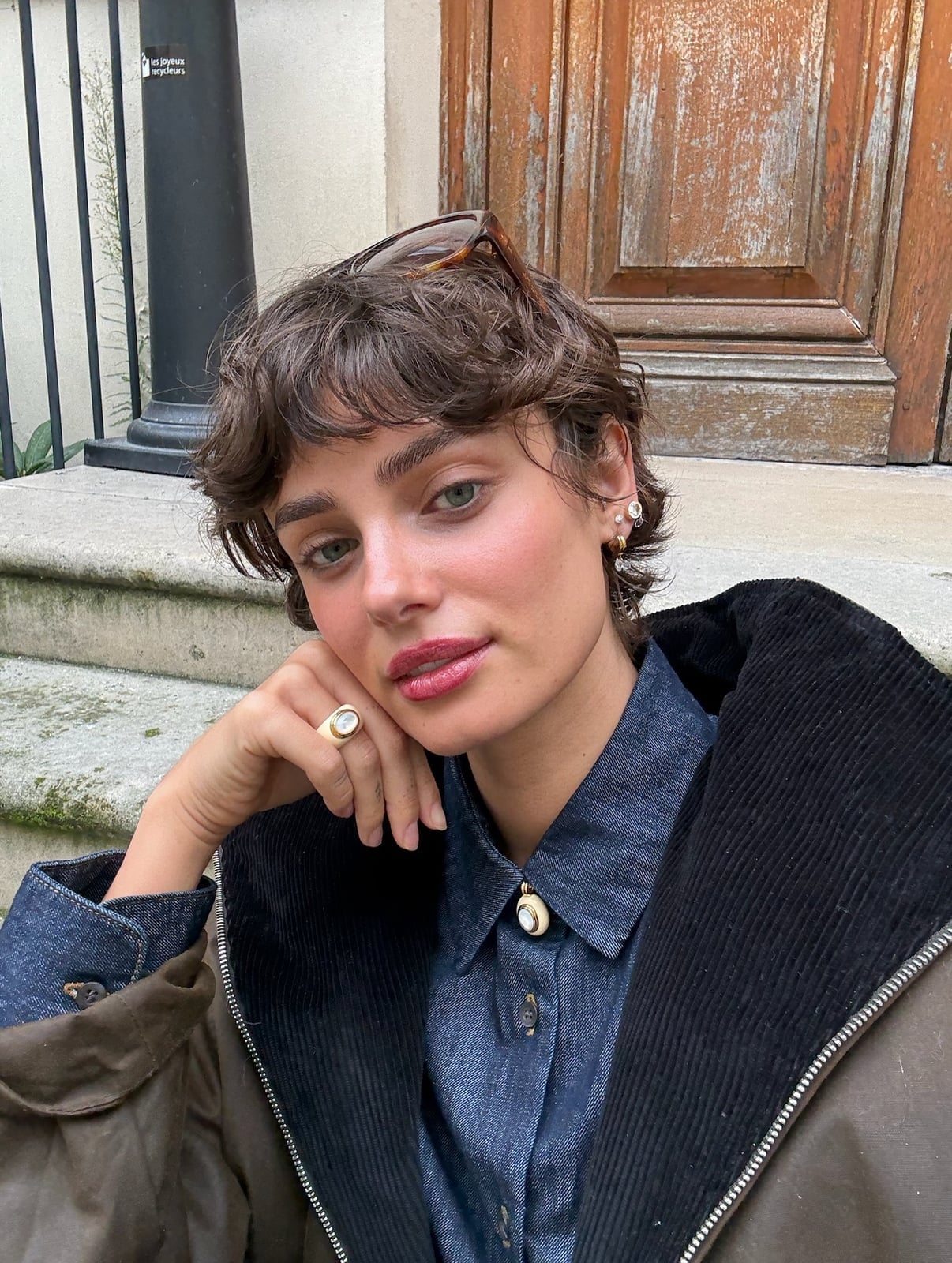 Dark Brown Pixie Bob With Tousled Bangs, ухо