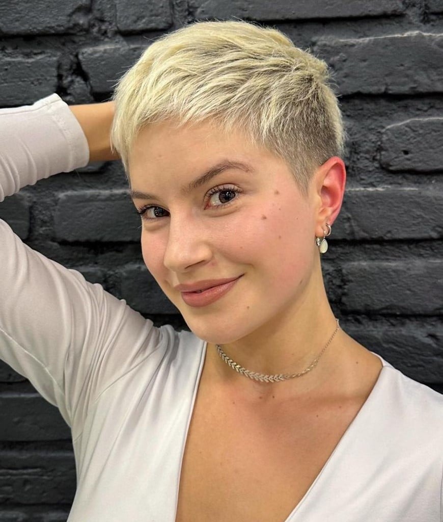 Smooth Platinum Blonde Pixie — Pixie Hairstyles