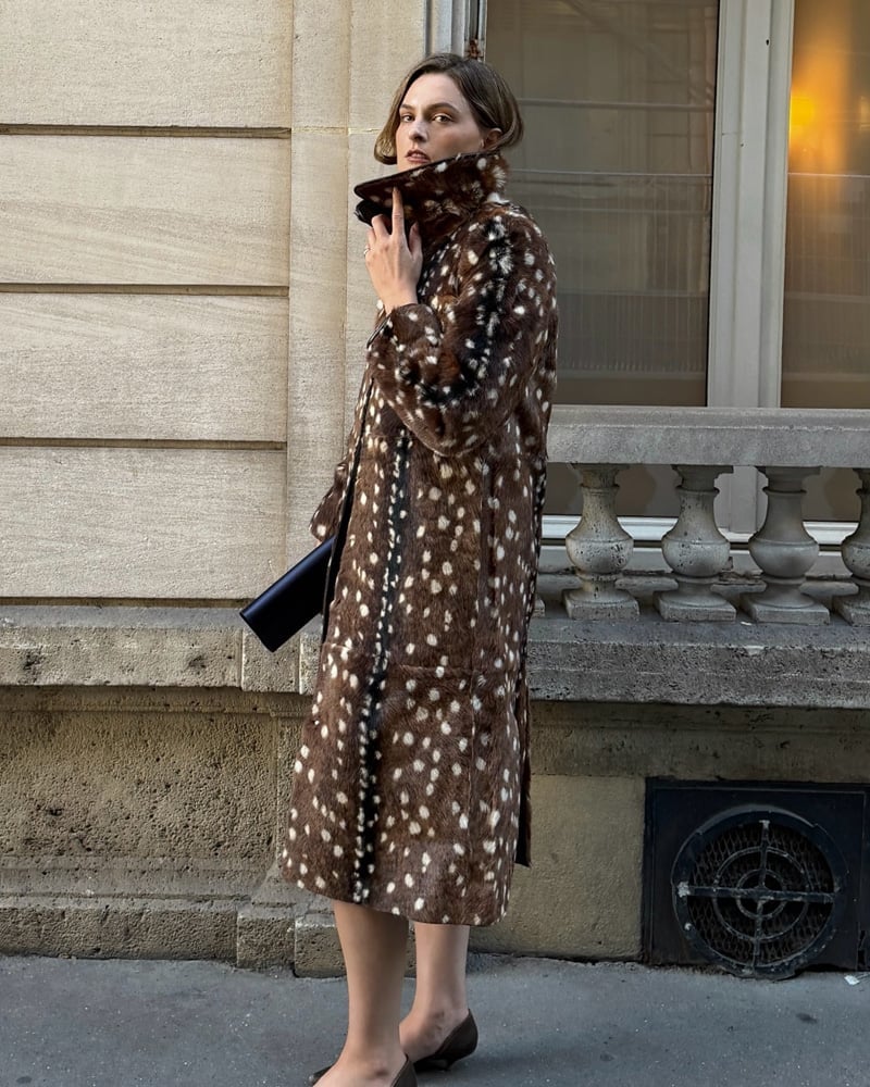 Statement faux fur coat for an evening dinner Statement faux fur coat for an evening dinner — Restaurant Outfit