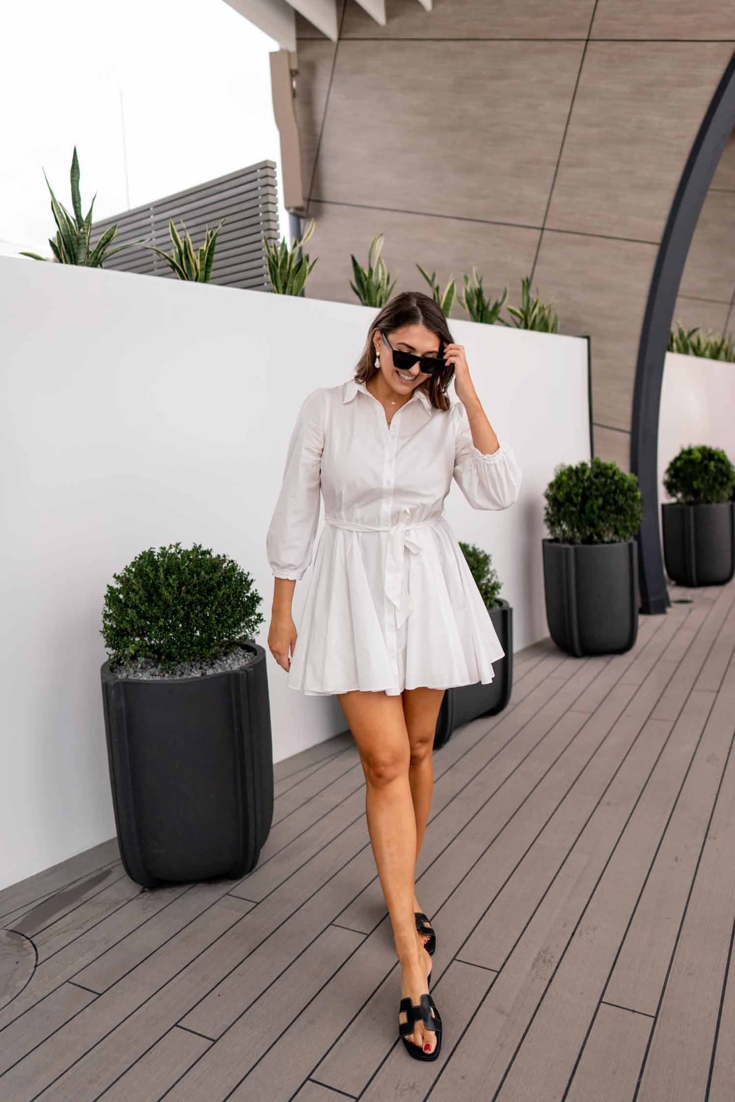 Belted white shirt dress for outdoor dining Belted white shirt dress for outdoor dining — Restaurant Outfit