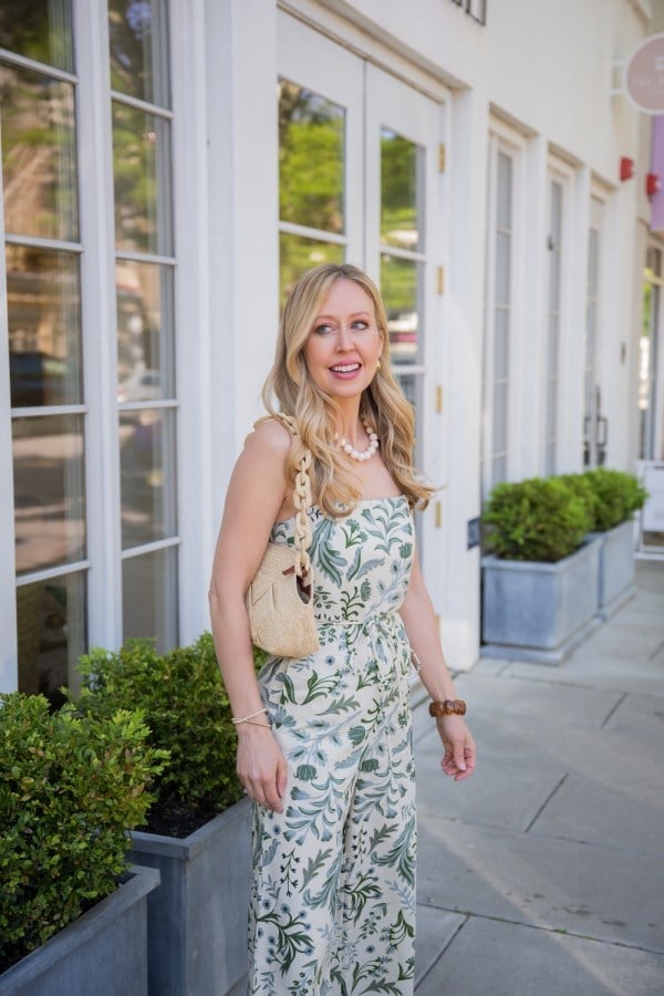 Floral print jumpsuit for daytime outdoor dining Floral print jumpsuit for daytime outdoor dining — Restaurant Outfit