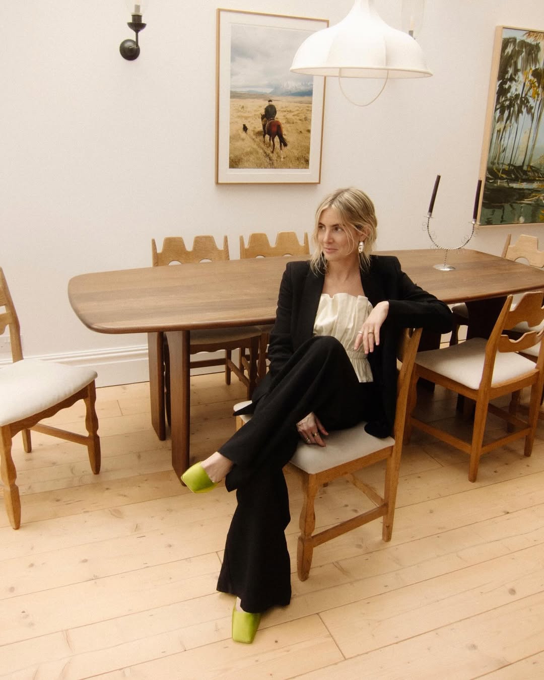 Black blazer with lime green flats for a modern dinner look Black blazer with lime green flats for a modern dinner look — Restaurant Outfit