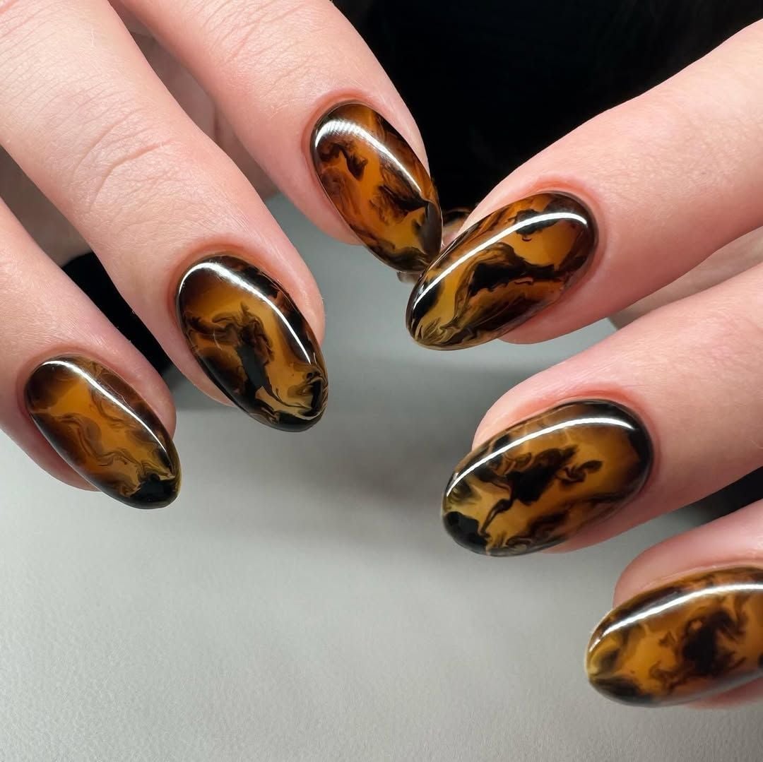 Glossy Jelly Tortoiseshell Medium Oval Nails — Russian Manicure Inspiration