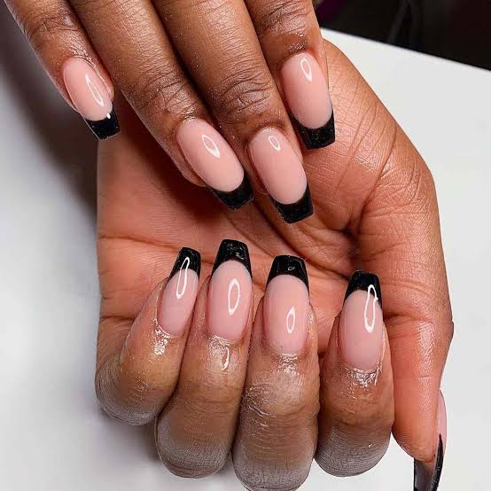 Nude With Sharp Black French Tip, короткие — Short Coffin Nails