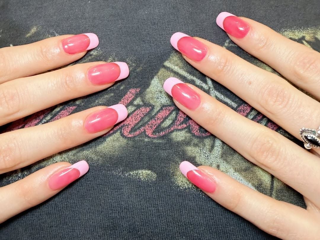 Short Oval Classic White French, полупрозрачный нюдовый — Short French Tip Nails