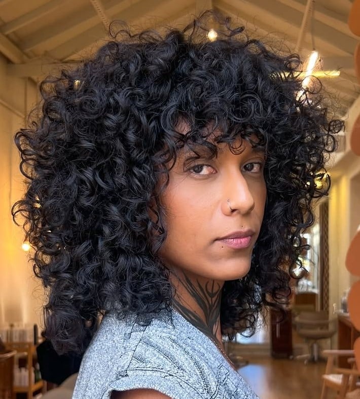 Collarbone Layers With Honey Highlights and Curtain Bangs — Simple 3b Hair