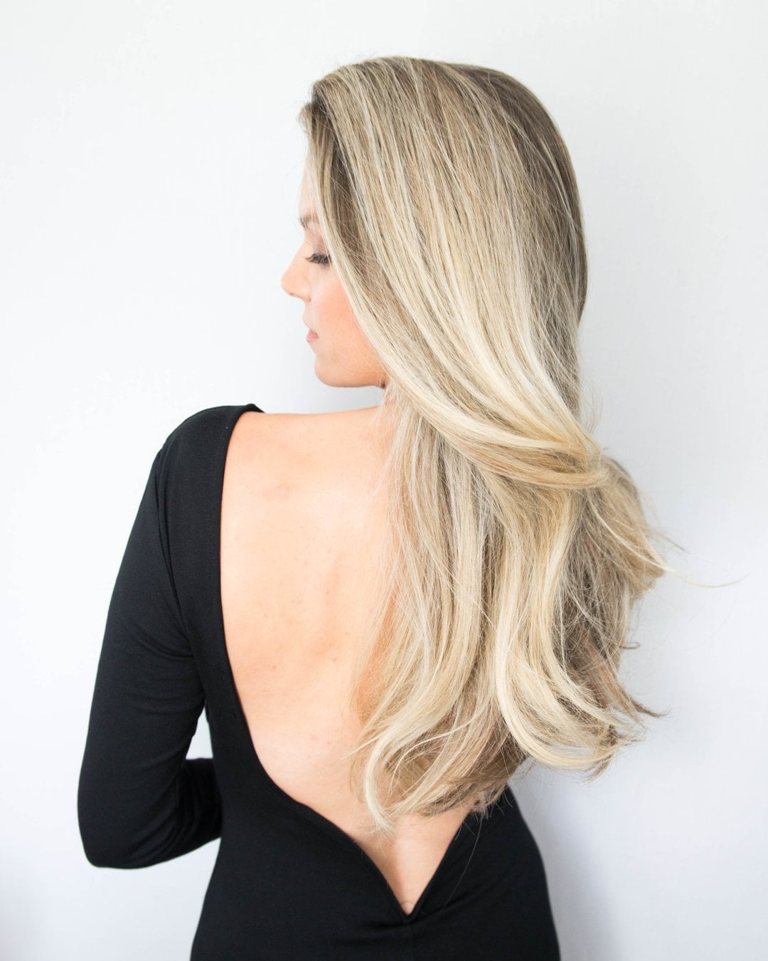 Collarbone Blowout with Subtle Highlights — Simple 90s Blowout Hair
