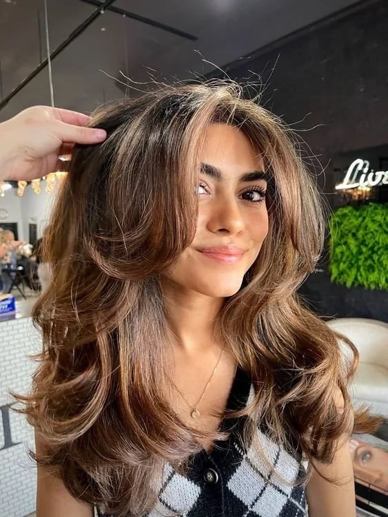 Collarbone Layers with Face-Framing Bounce — Simple 90s Blowout Hair